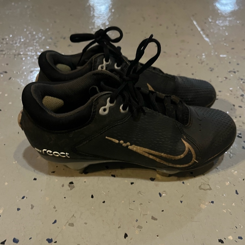 Nike Women's Hyperdiamond 4 Elite Softball Cleats